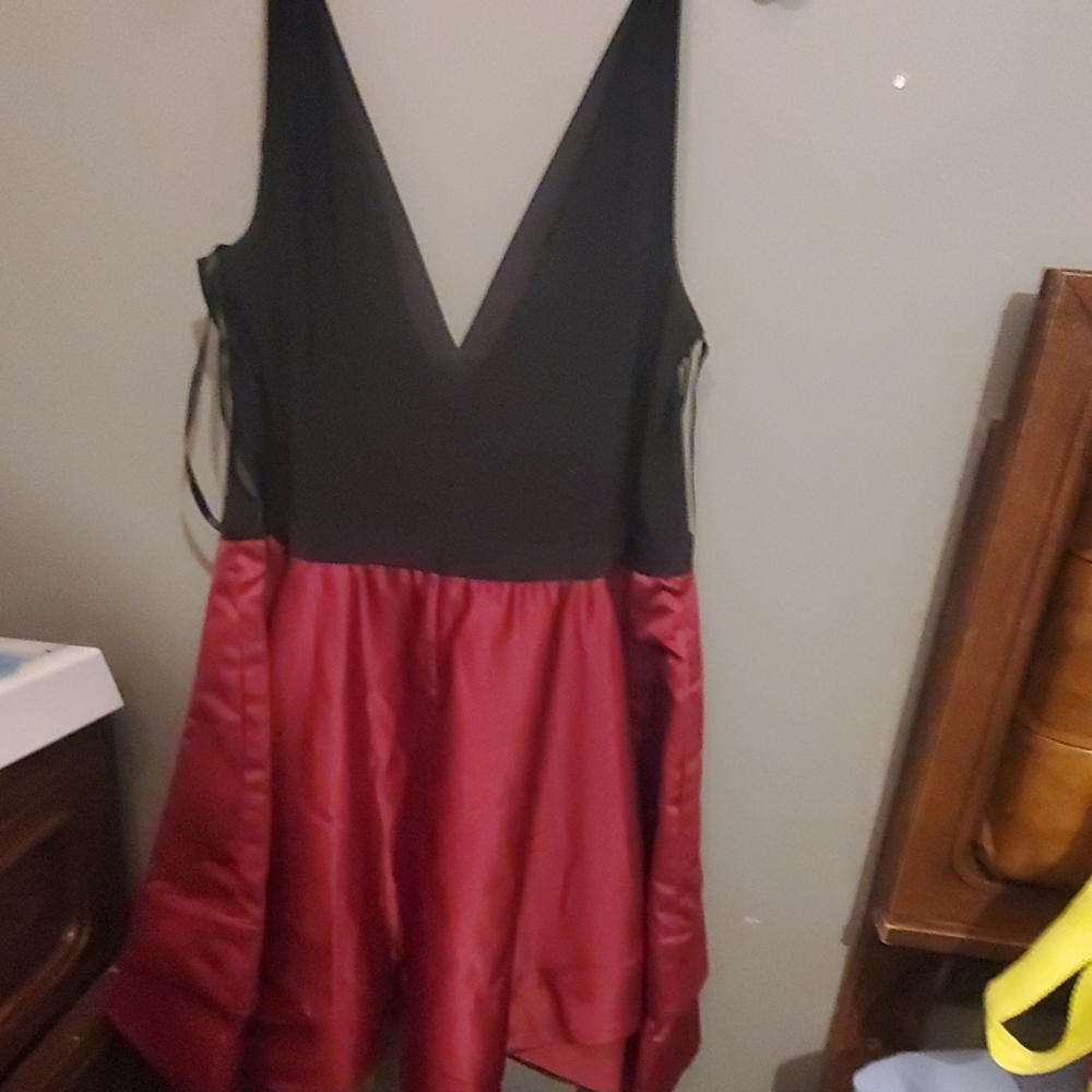 Dress - Picture 3 of 5